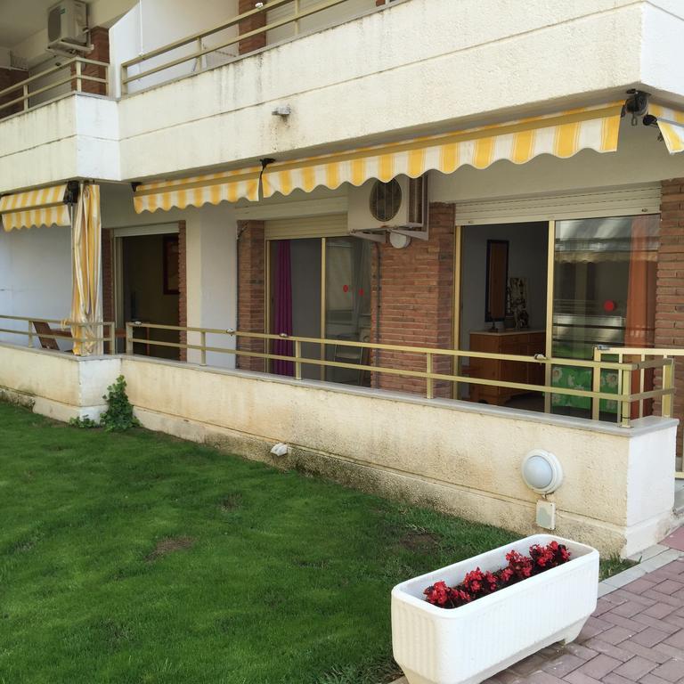 Apartaments Colibri Камбрильс Экстерьер фото